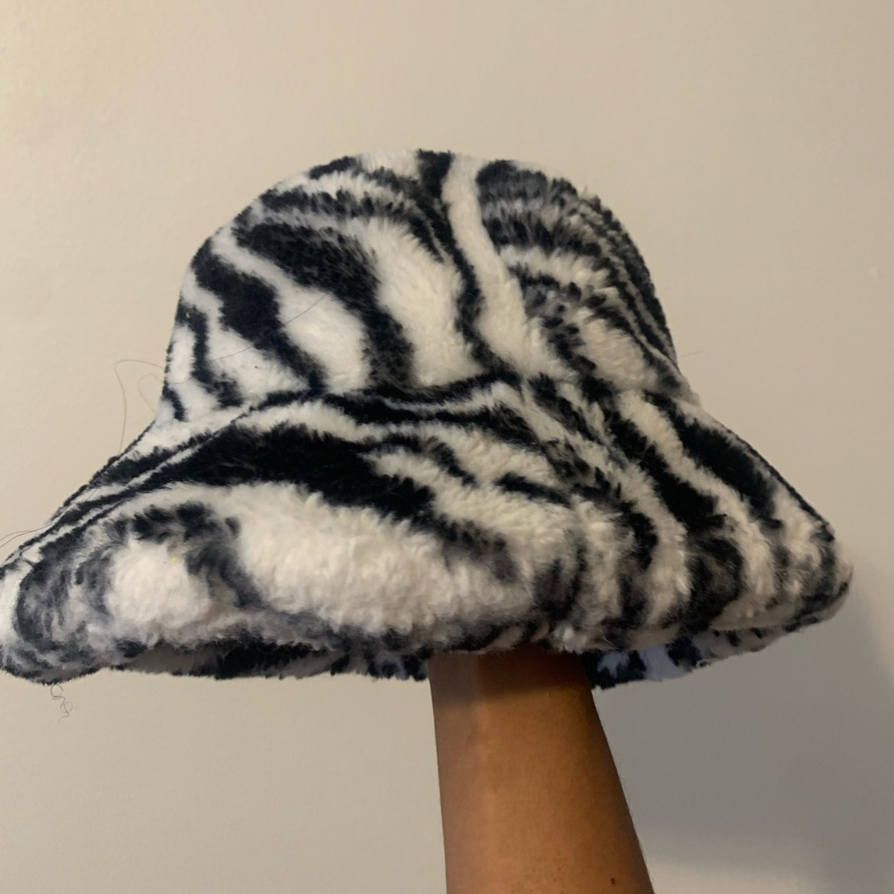 Zebra fur bucket hat
